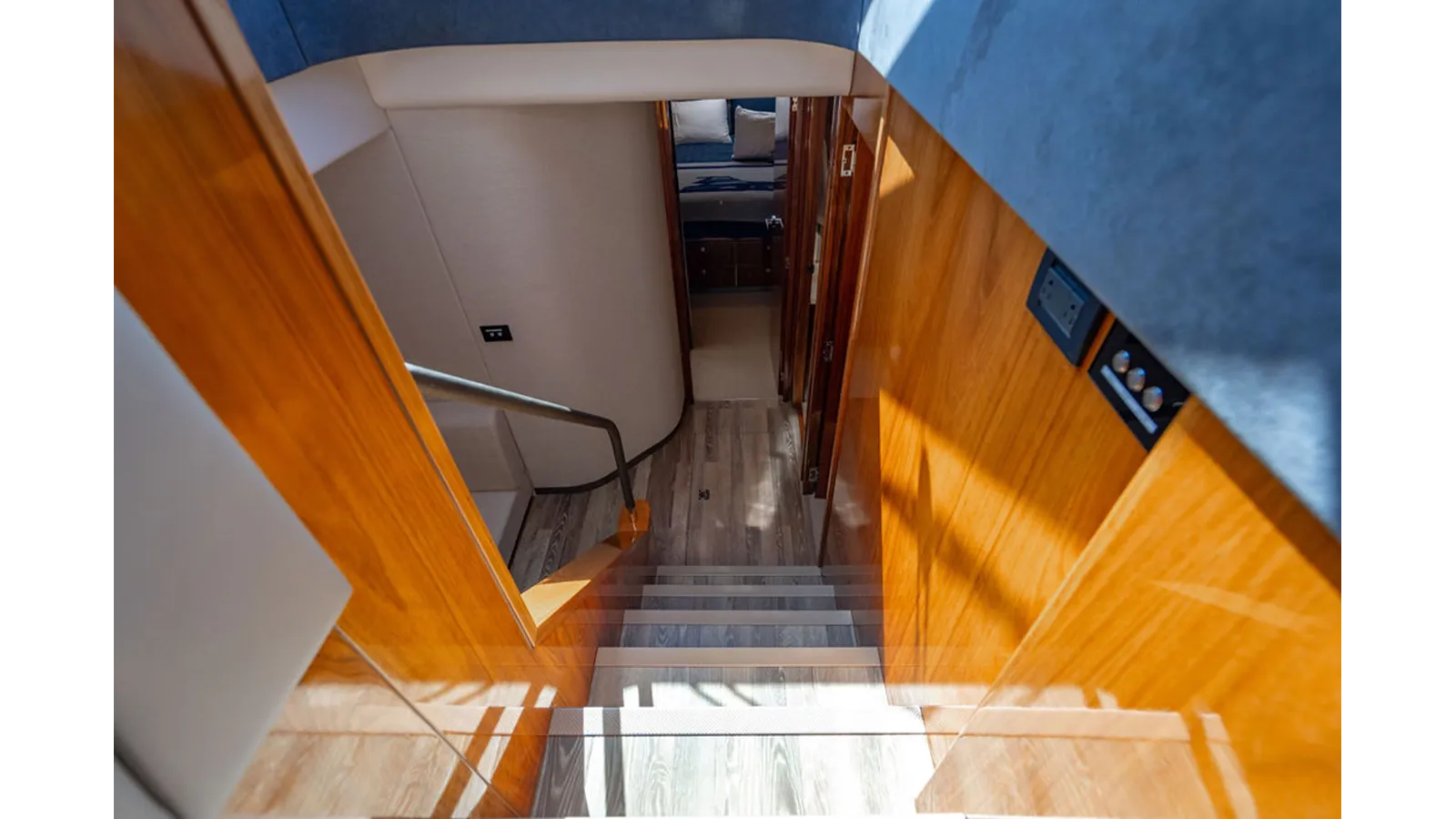 best yacht sales deals EL MAR V - Riviera