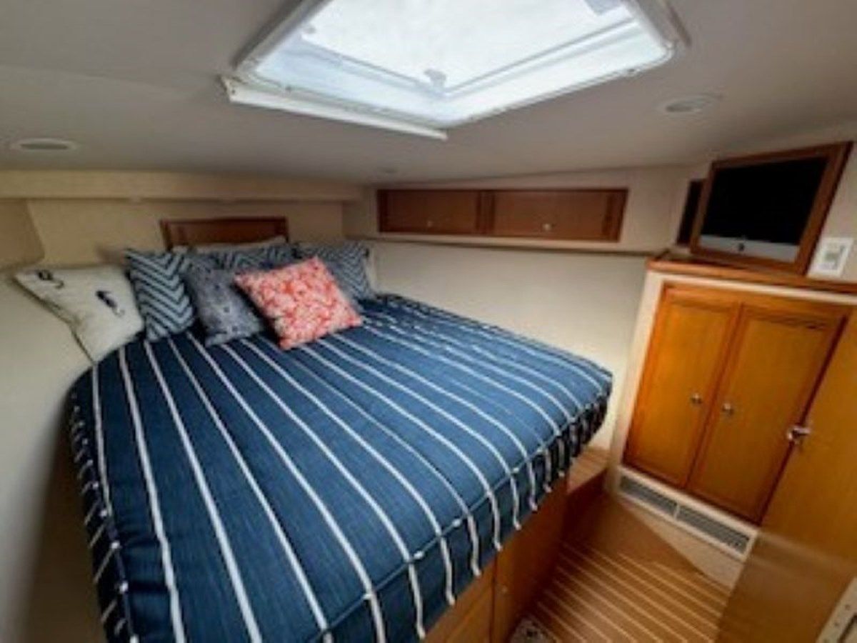 the best price on 2008 Cabo 40 Express 40