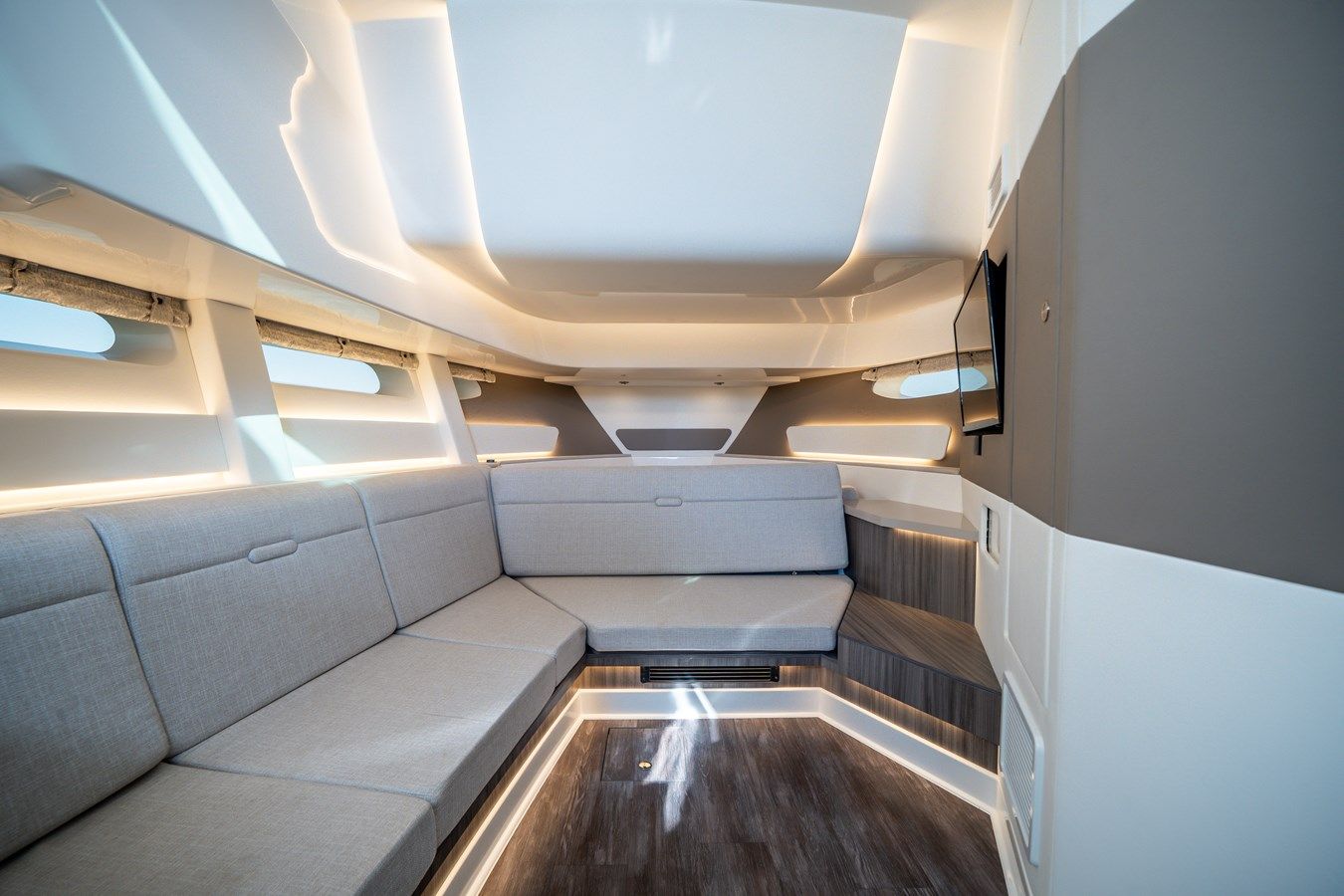 best yacht sales deals Tire King 370 Sundancer OB
