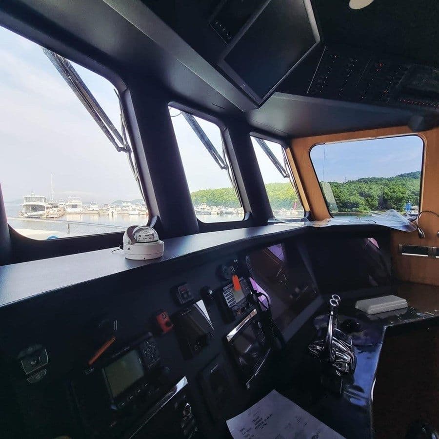 the best price on Golden Mile - Bering Yachts