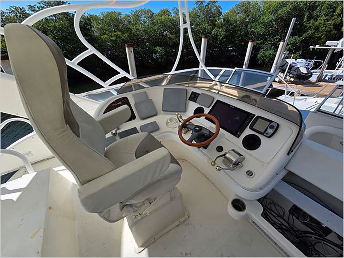 Buy a yacht 45' Sea Ray 2001 450 Express Bridge - SEA RAY