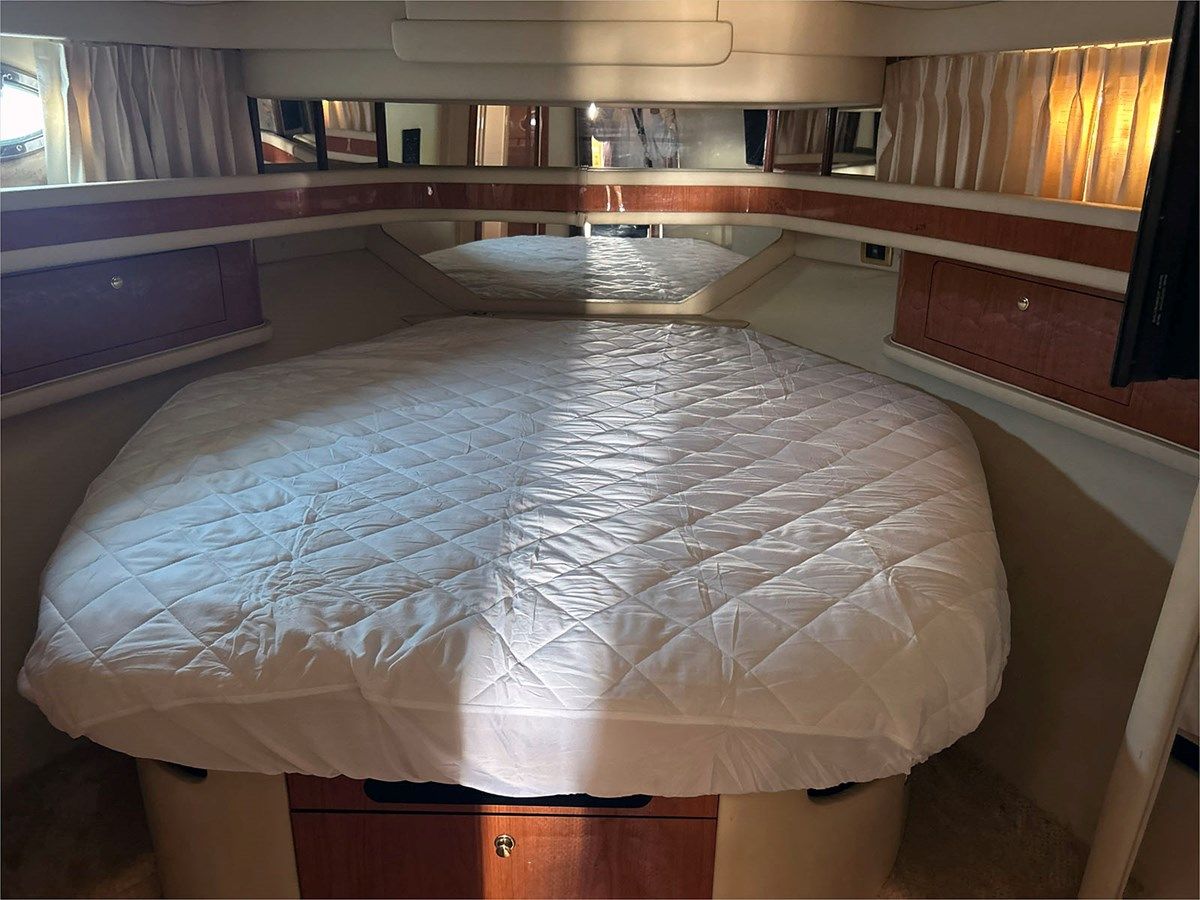 Buy a yacht 45' Sea Ray 2001 450 Express Bridge 45