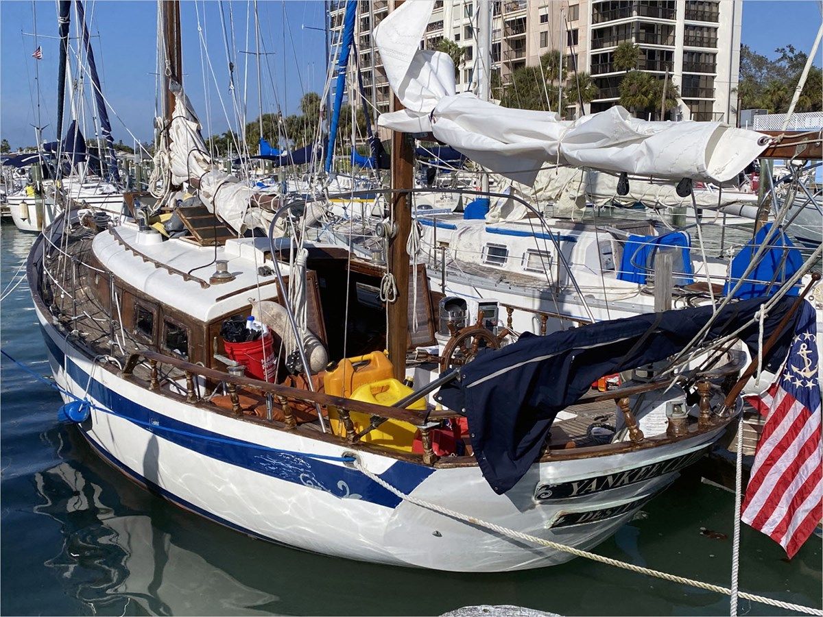 Buy a 35' Wellcraft 2003 Riviera 350 35 at Shestakov Yacht Sales