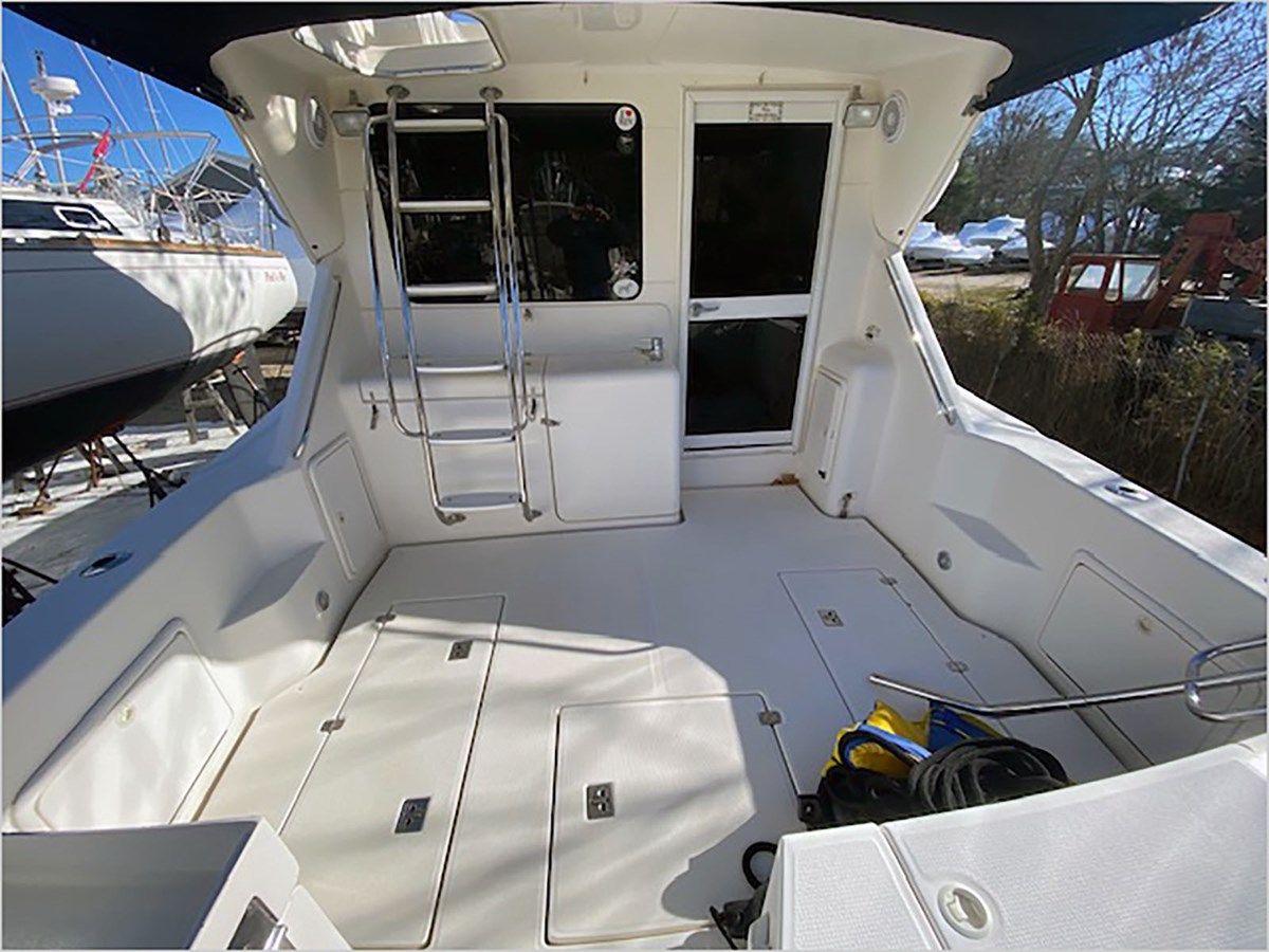 the best price on 35' Wellcraft 2003 Riviera 350 2003