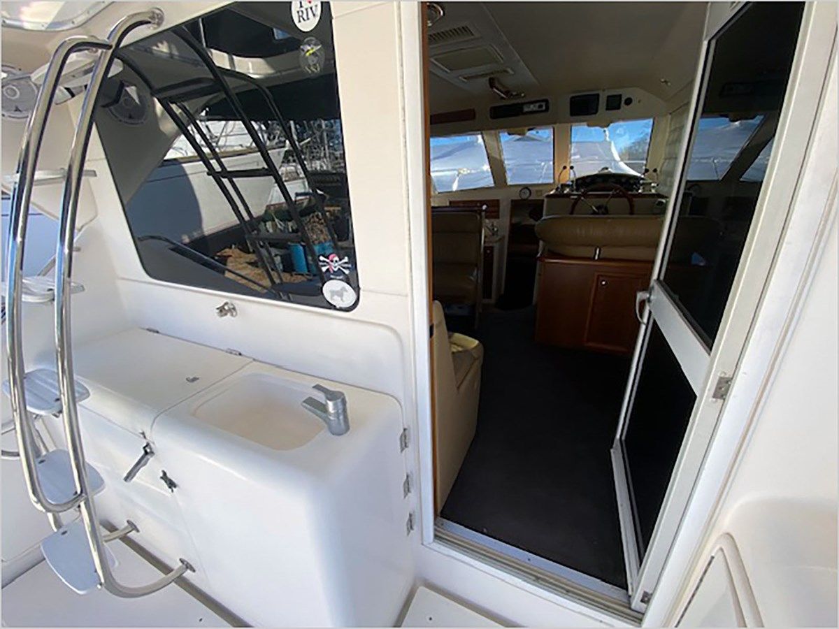 35' Wellcraft 2003 Riviera 350 price