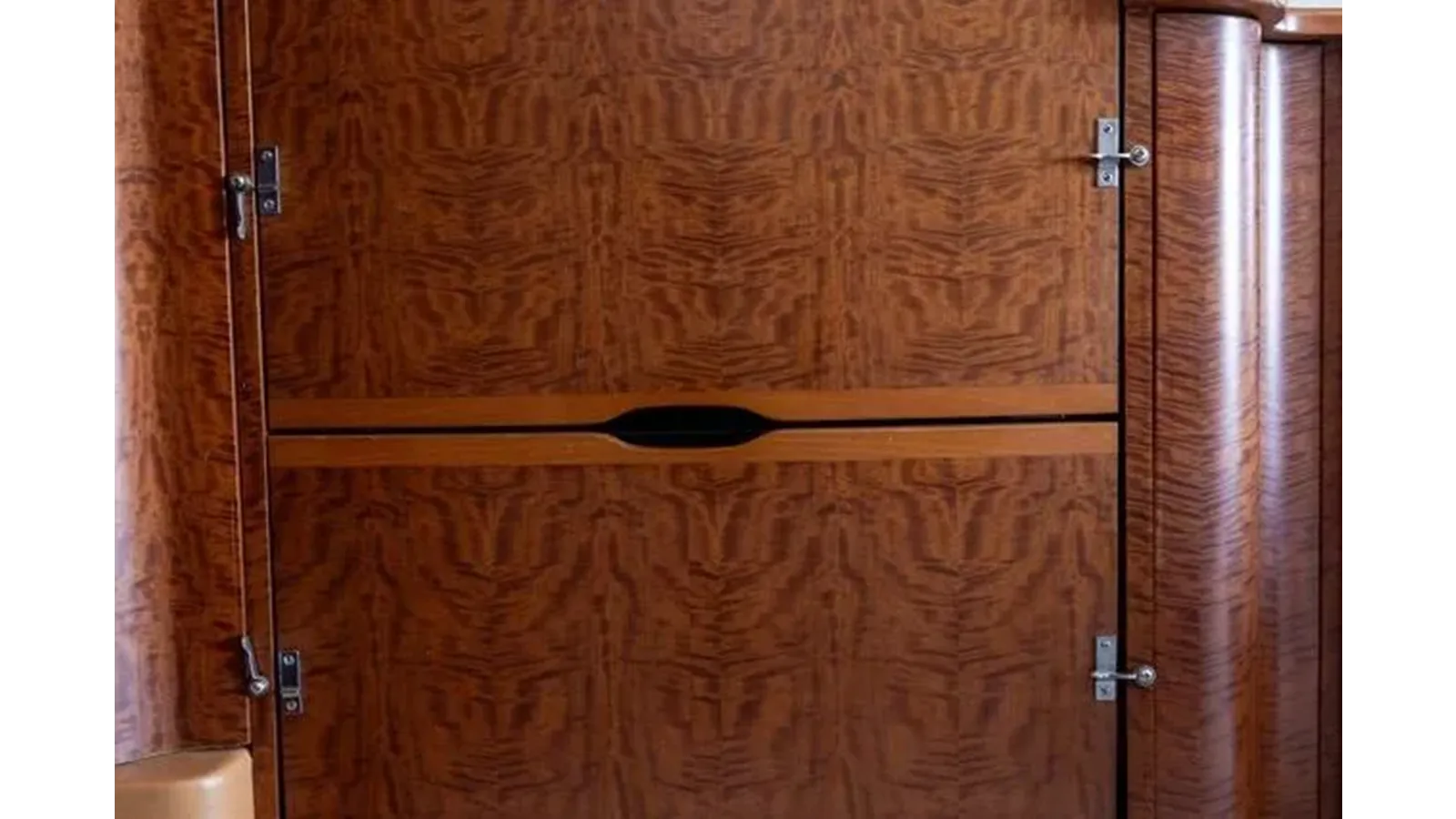 1997 Garlington Convertible 61 yacht sale