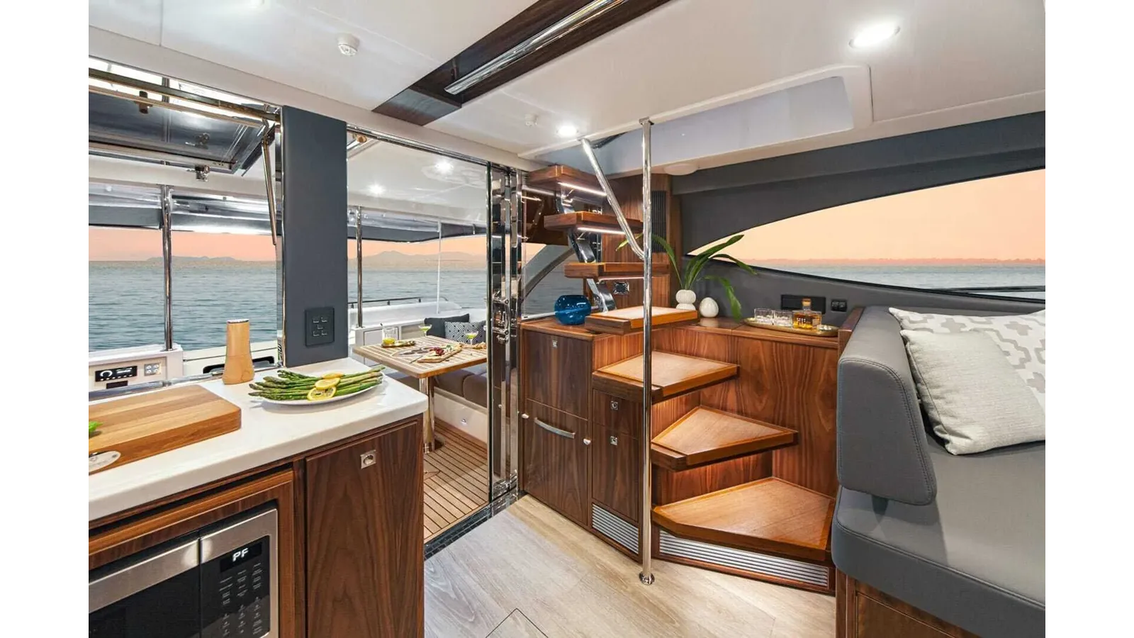 46 SPORTS MOTOR YACHT - Riviera yacht sale