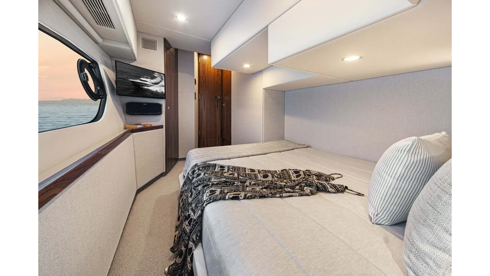 Buy a yacht 46 SPORTS MOTOR YACHT - Riviera