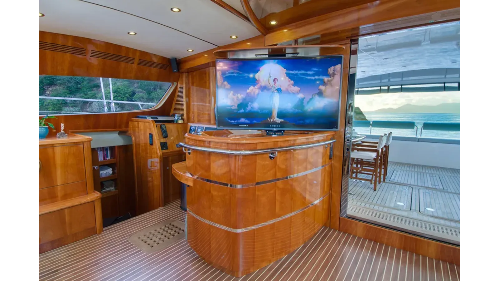 2010 Privilege 745 74