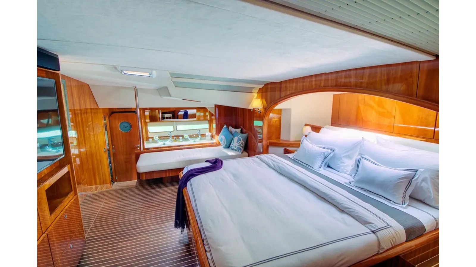 Продажа яхты 2010 Privilege 745