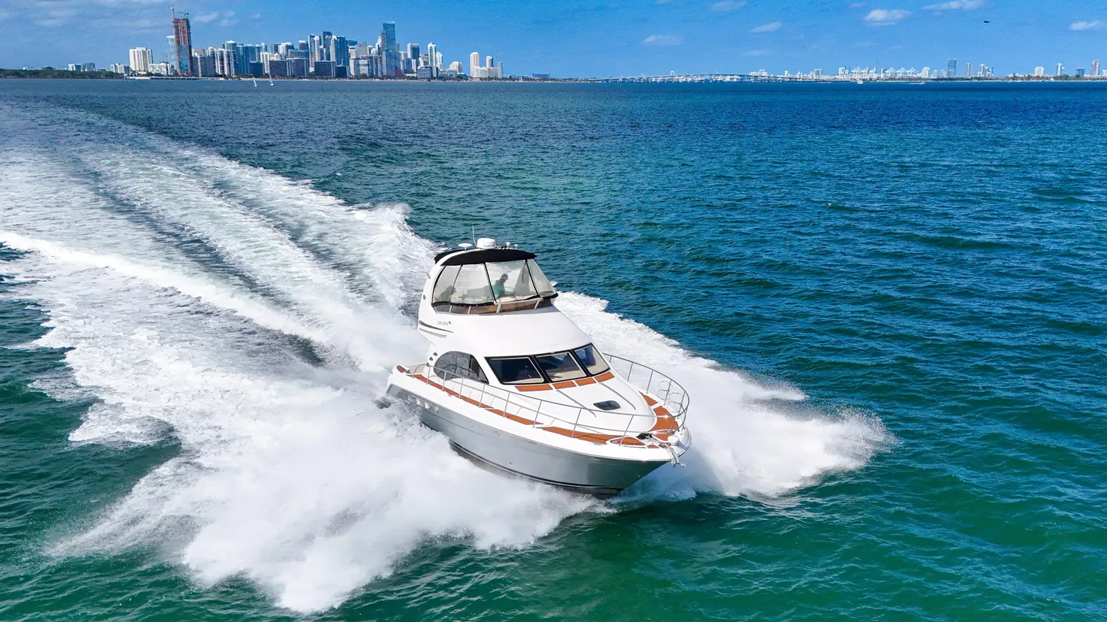 the best price on 2006 Sea Ray 44 Sedan Bridge 44