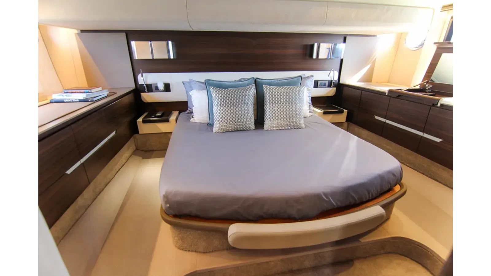 Buy a 2016 Azimut 50 50 at Shestakov Yacht Sales