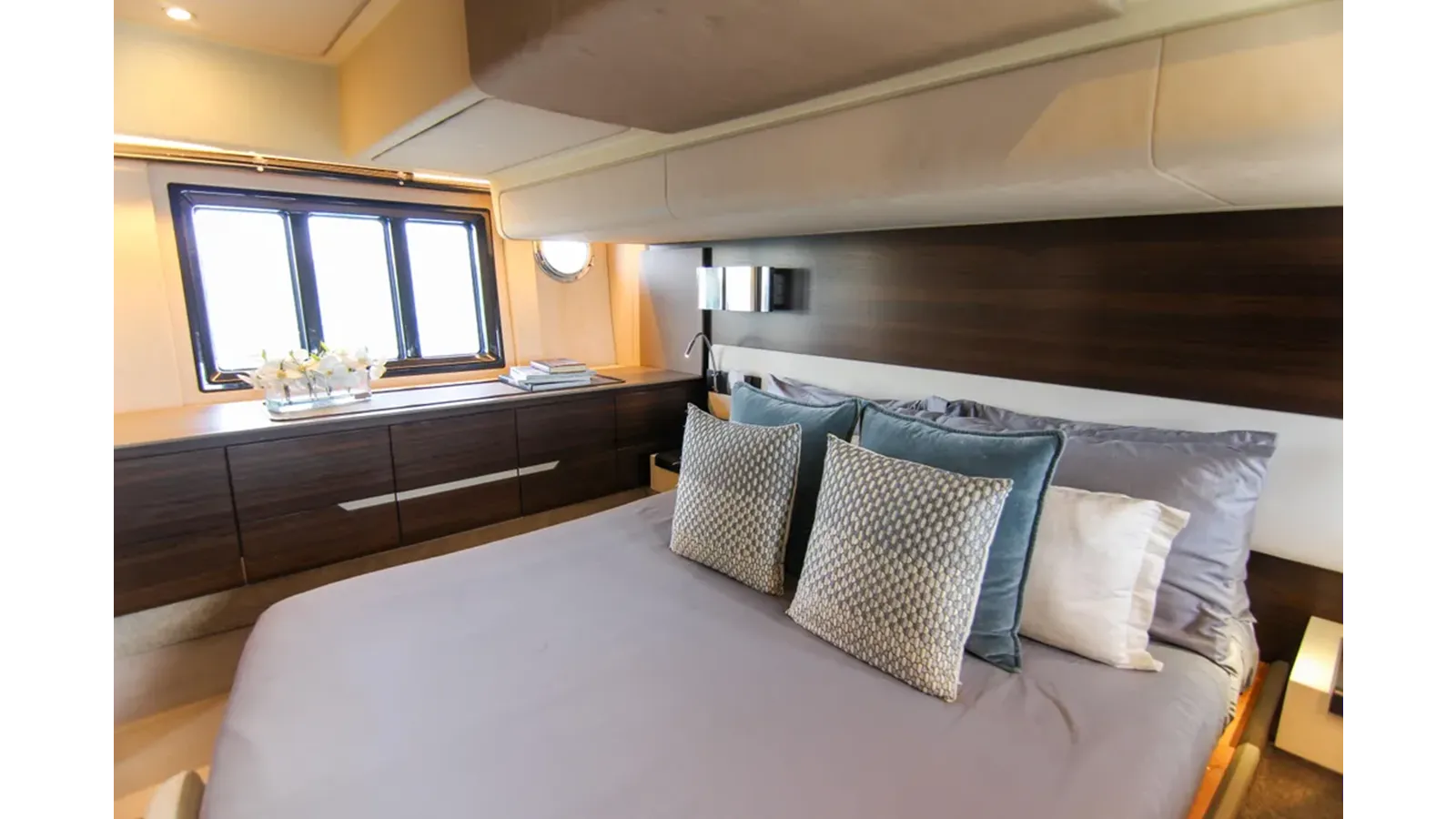 the best price on 2016 Azimut 50 2016