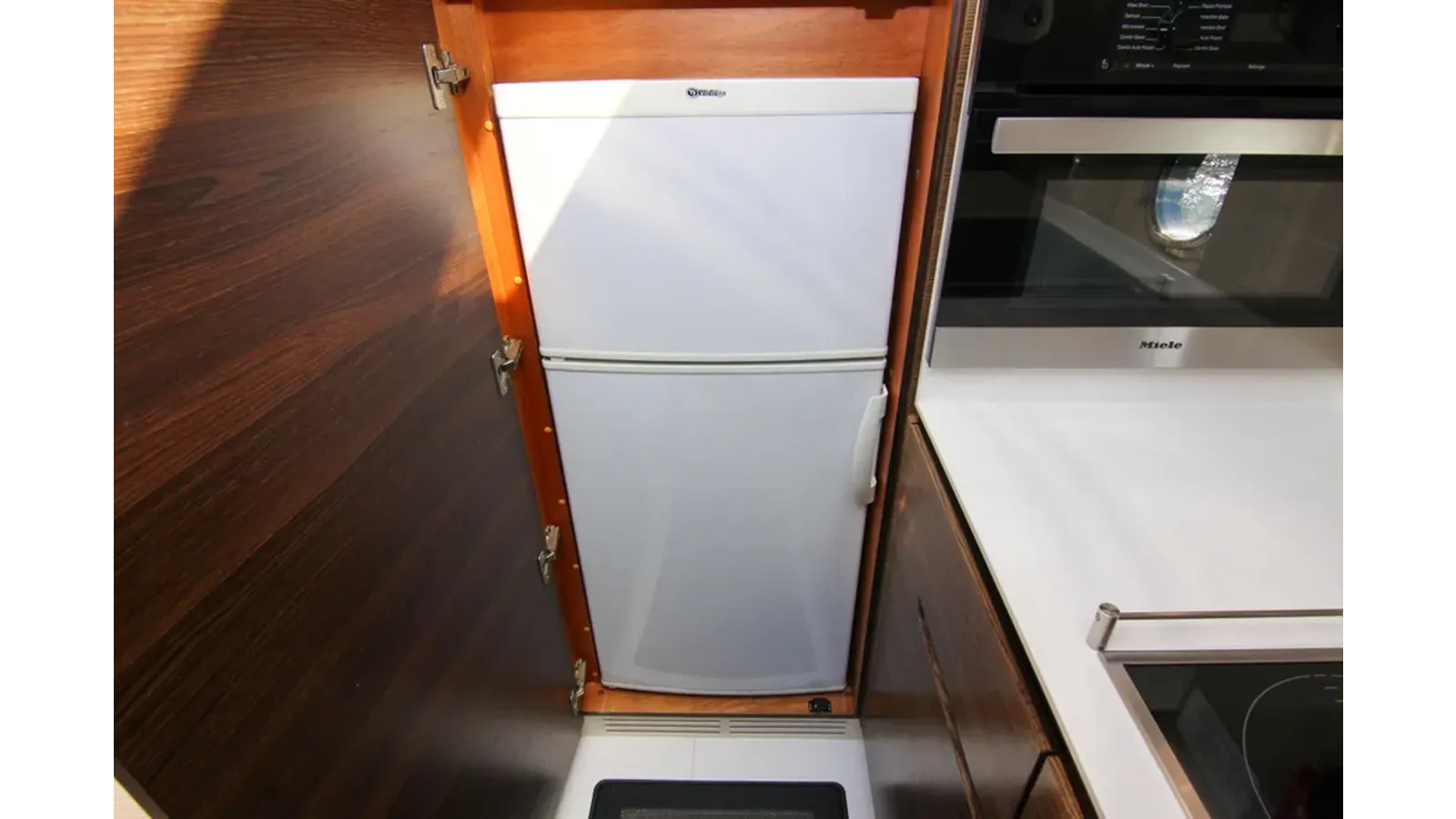 Buy a 2016 Azimut 50 - Azimut Yachts at Shestakov Yacht Sales