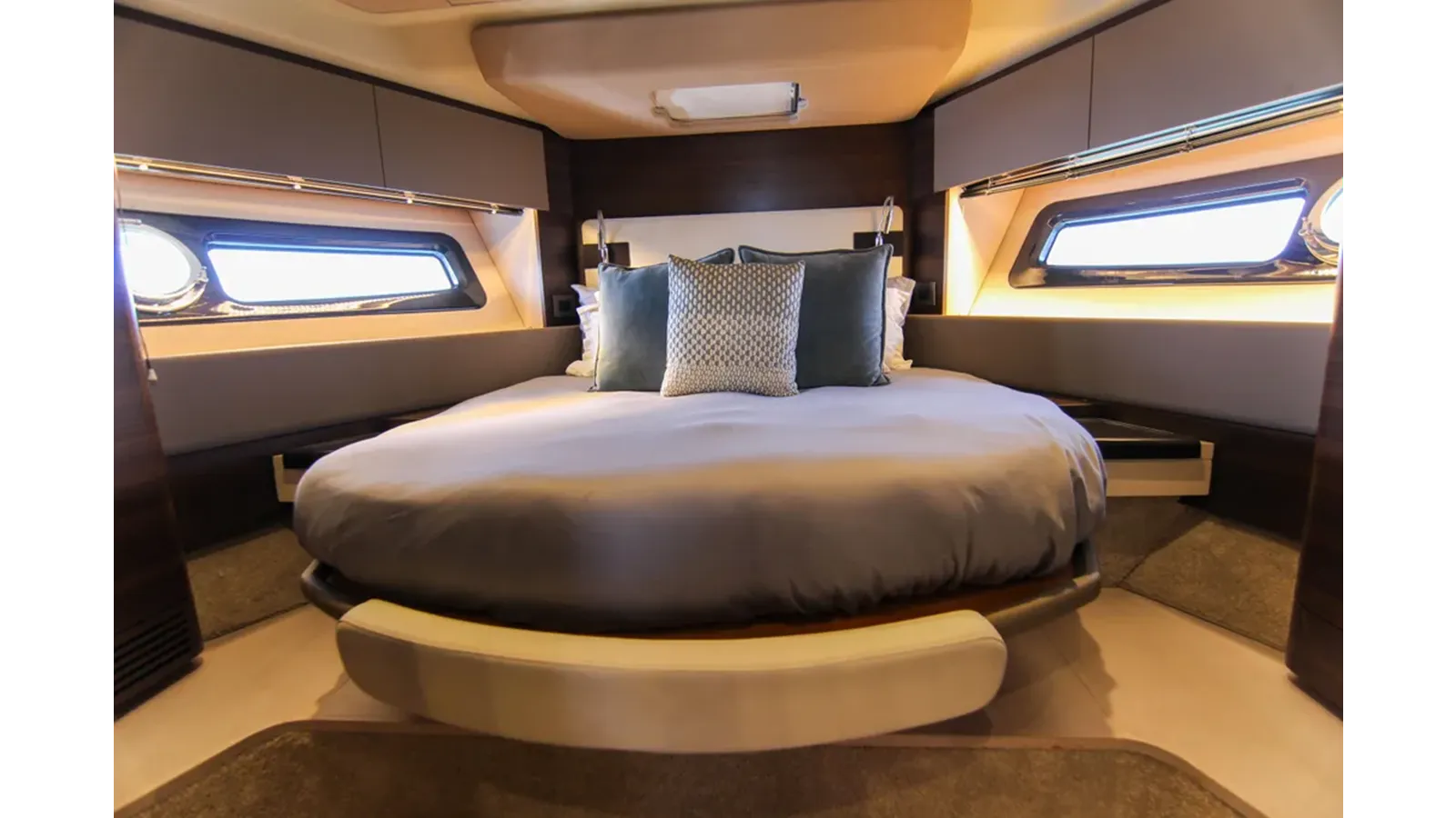 Buy a 2016 Azimut 50 50 at Shestakov Yacht Sales