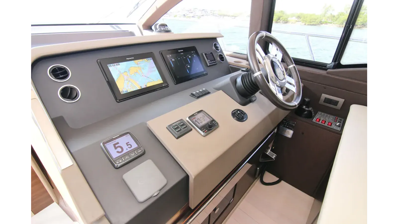 Buy a 2016 Azimut 50 - Azimut Yachts at Shestakov Yacht Sales