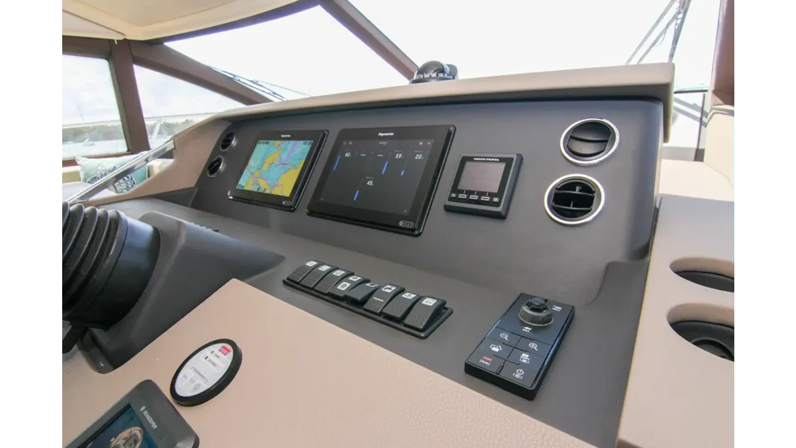 Buy a yacht 2016 Azimut 50