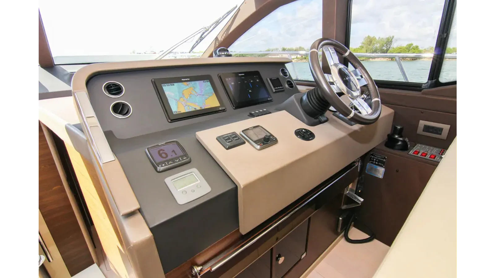 Buy a 2016 Azimut 50 - Azimut Yachts at Shestakov Yacht Sales