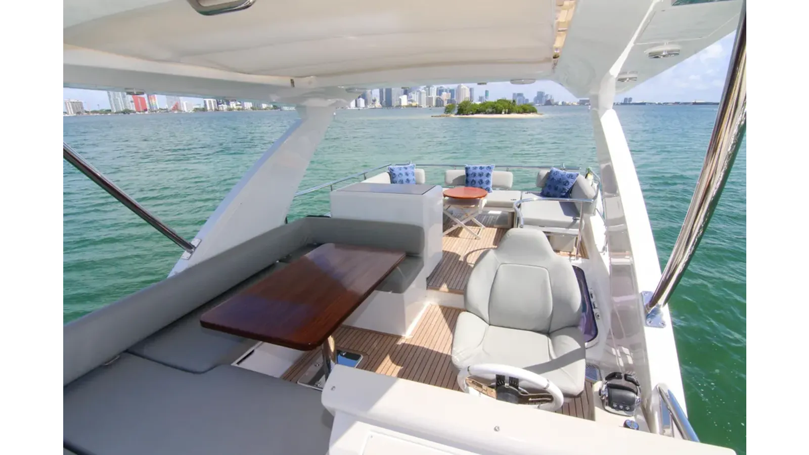 Buy a yacht 2016 Azimut 50 50