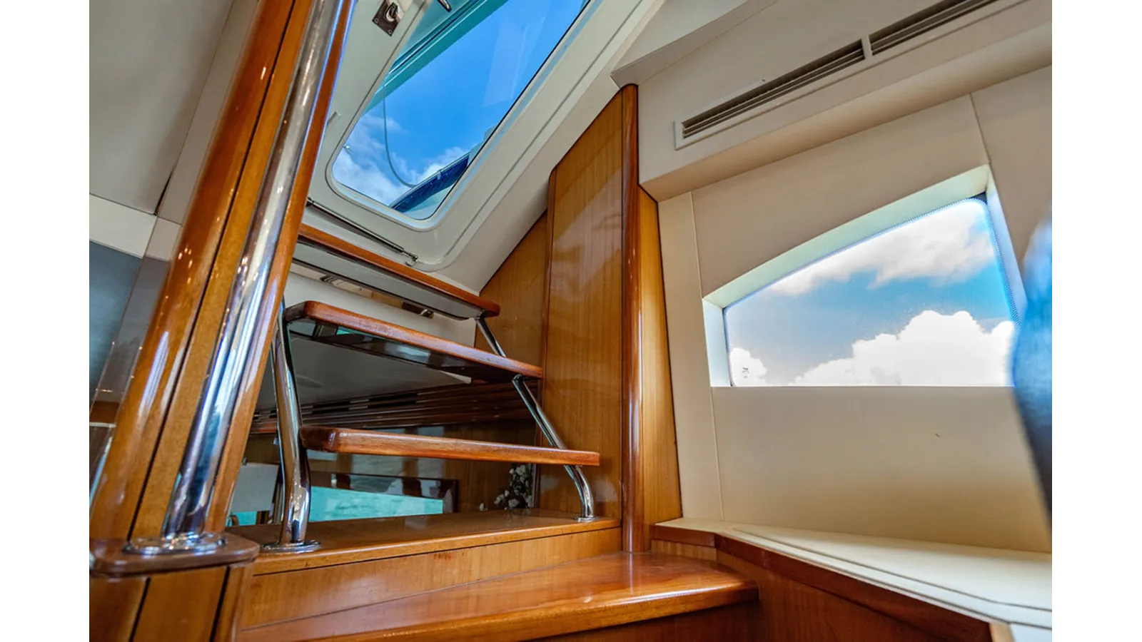 Стоимость яхты LADY BELLA 64 Motor Yacht