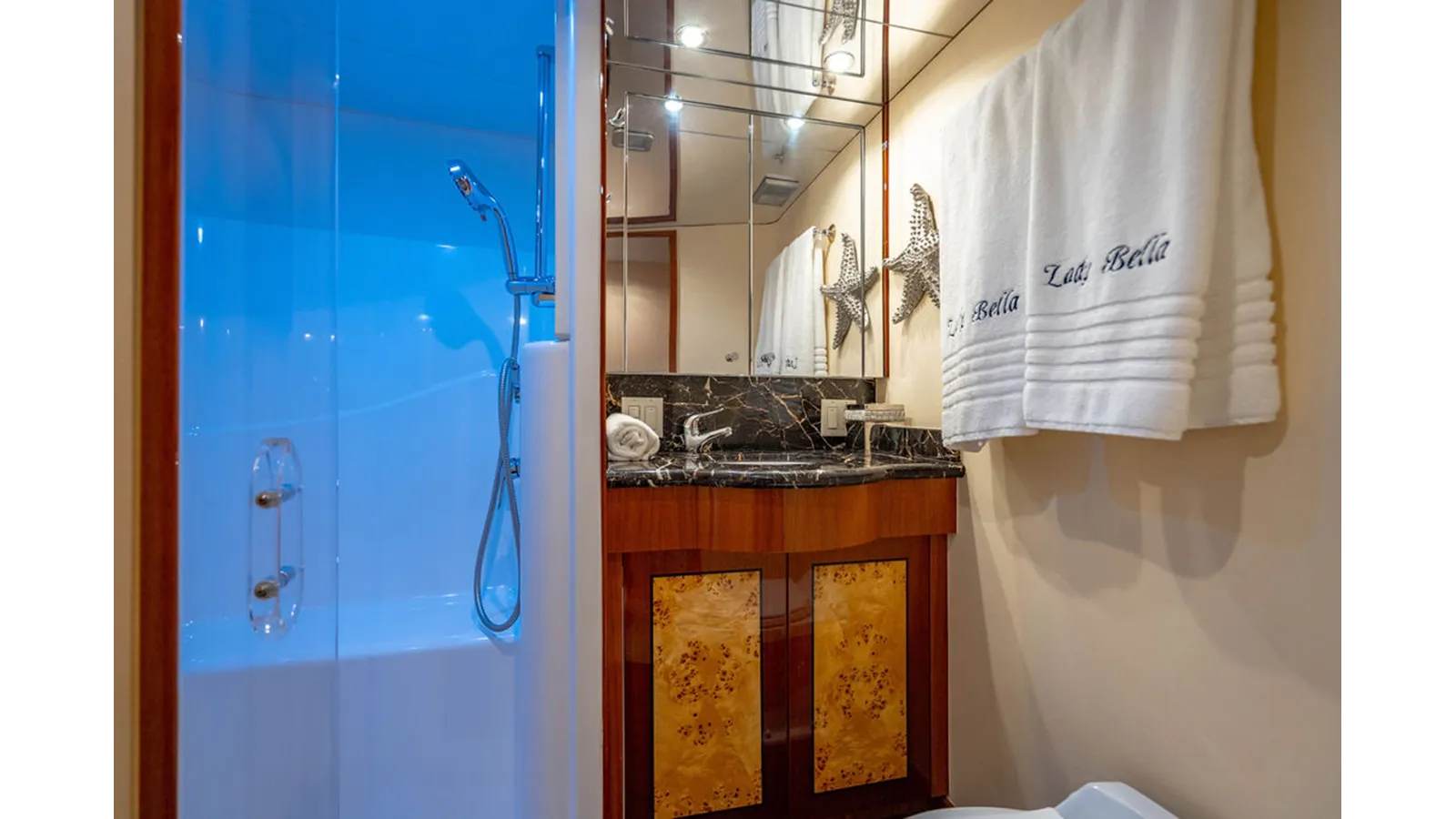 Купить яхту LADY BELLA - Hatteras в Shestakov Yacht Sales