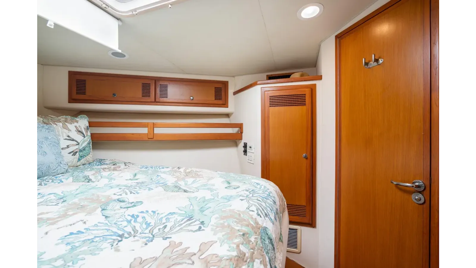 the best price on 2000 Cabo 45 Express