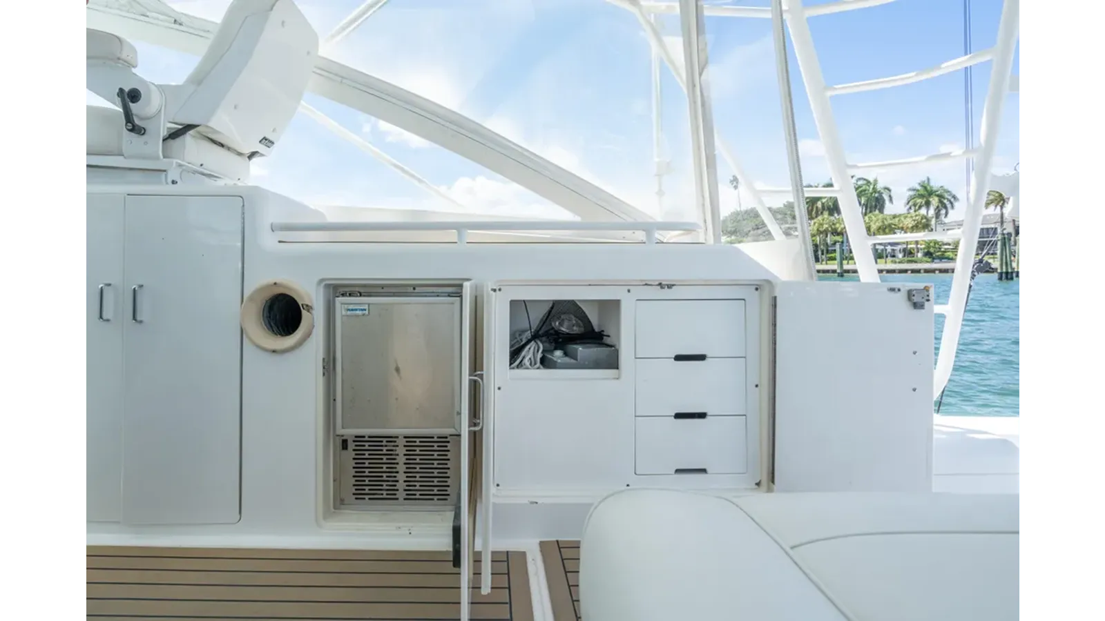 best yacht sales deals 2000 Cabo 45 Express 2000