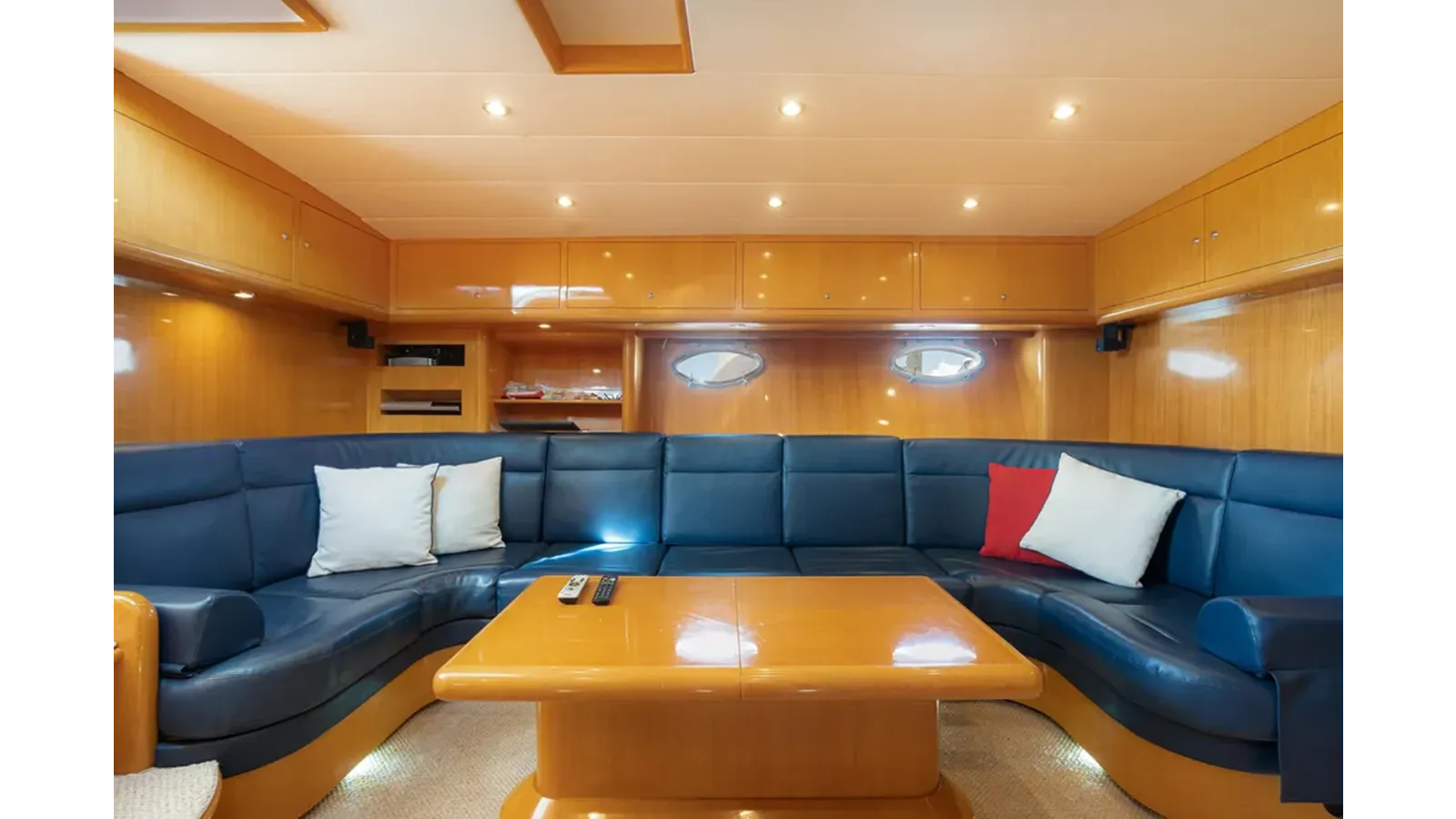 Buy a yacht 2001 Uniesse 48 Open