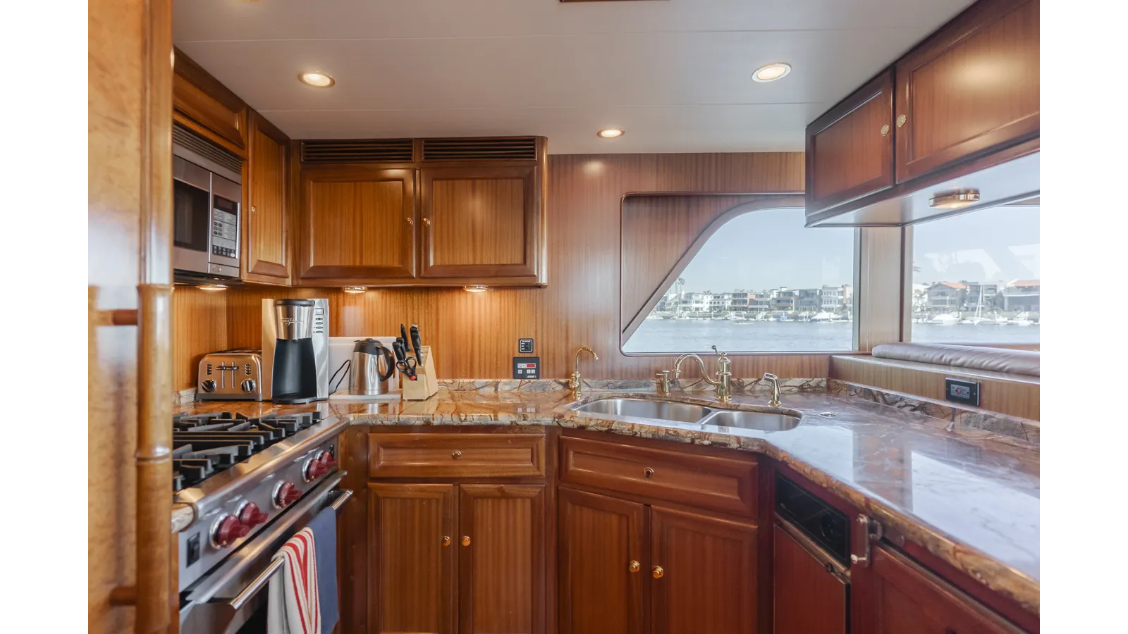 the best price on AL DI LA 88