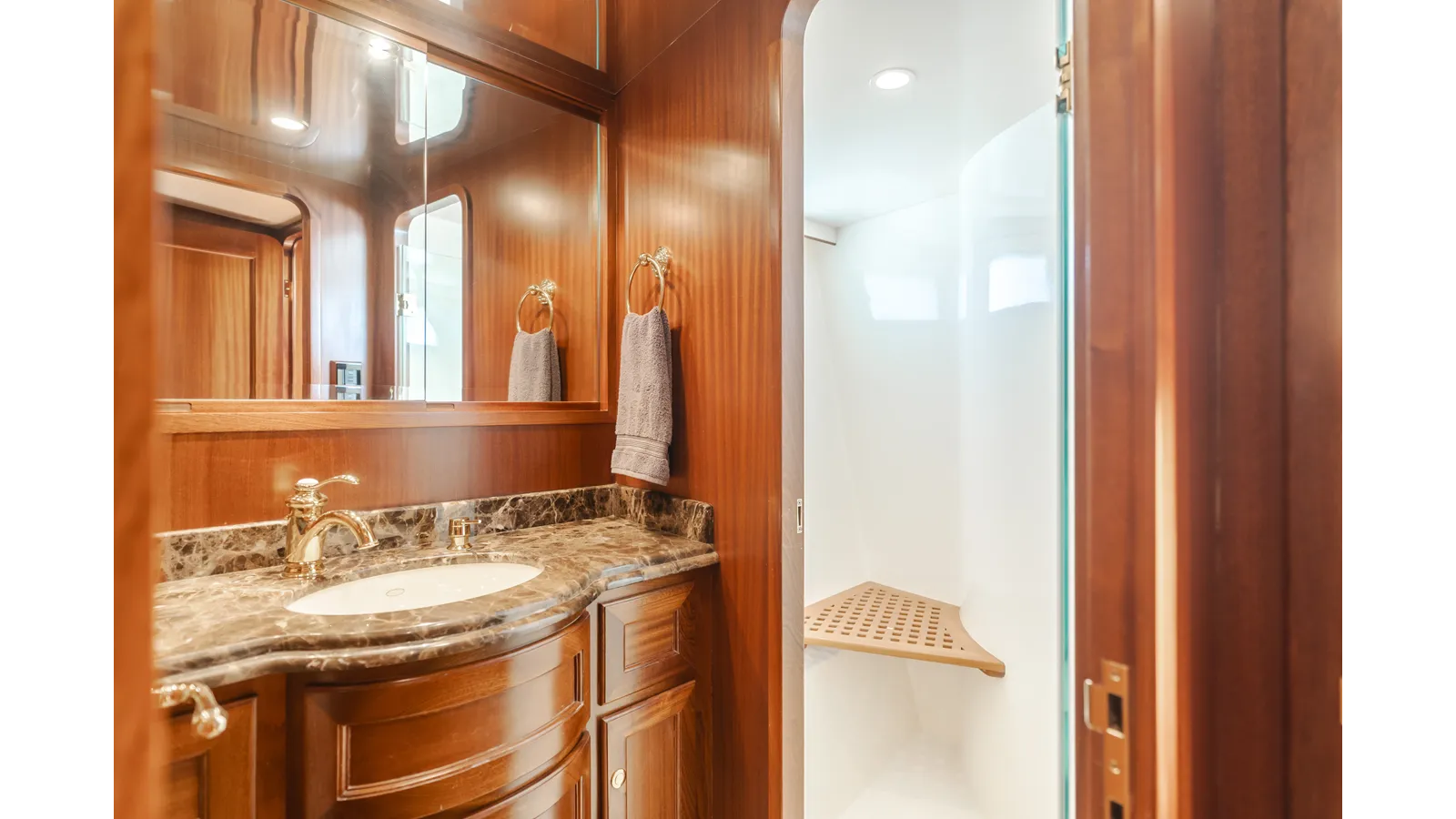 the best price on AL DI LA 88