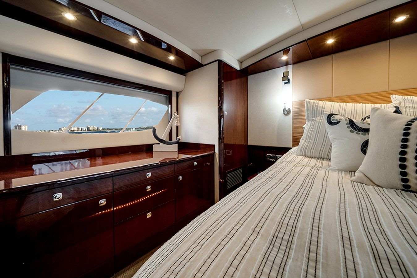 best yacht sales deals RECON ROYALE - SEA RAY