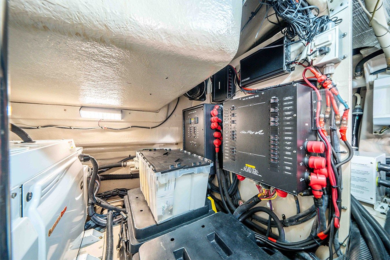 Buy a yacht RECON ROYALE 610 Sundancer