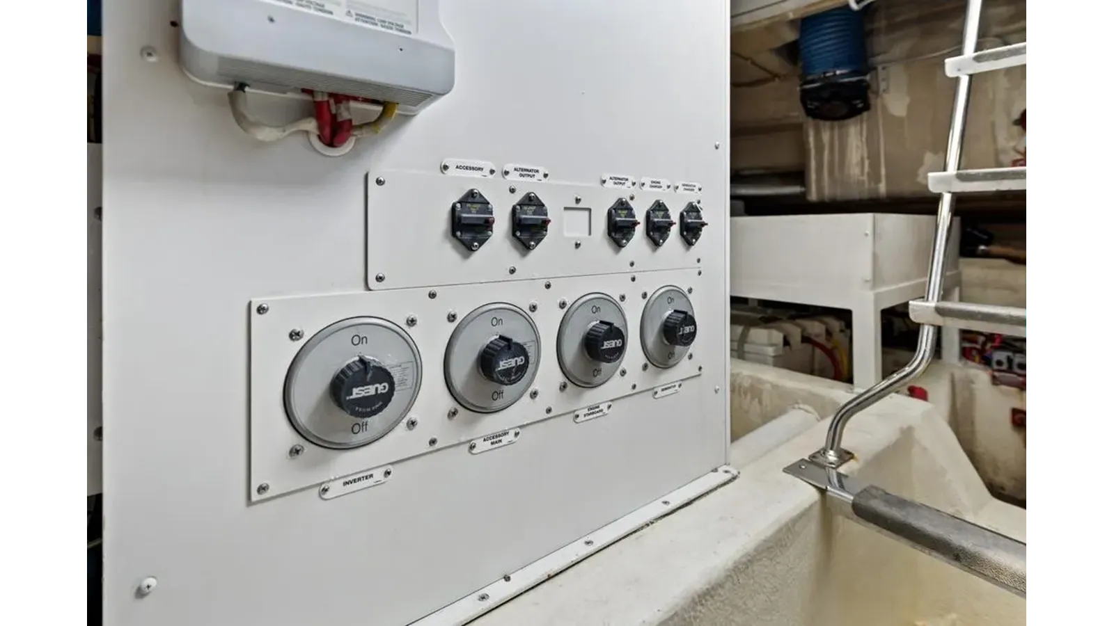 Лучшая цена на 2006 Marquis 59 59