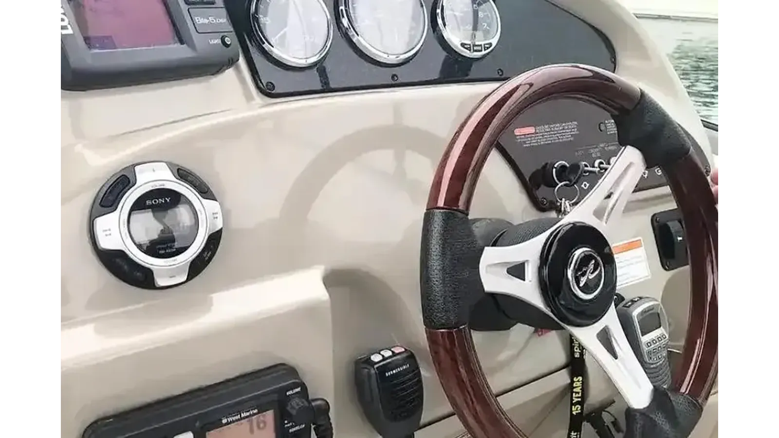 Стоимость яхты Sea Ray 240 Sundancer - SEA RAY