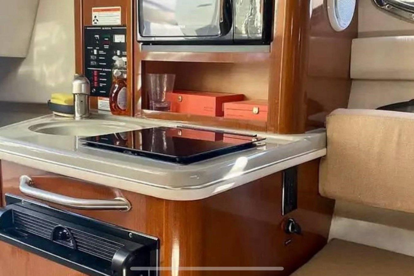 Стоимость яхты Sea Ray 240 Sundancer 240 Sundancer