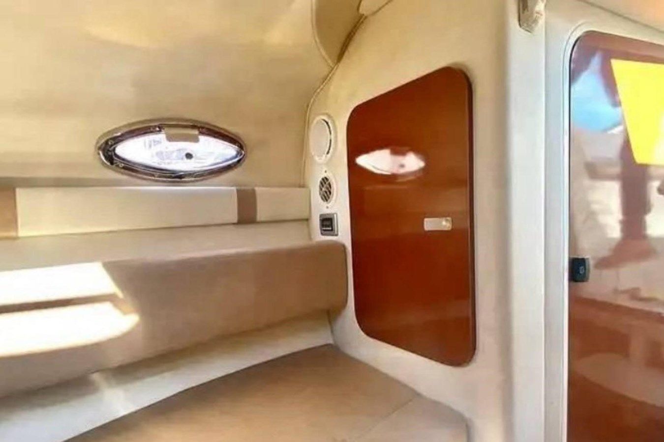 Купить яхту Sea Ray 240 Sundancer 2011 в Shestakov Yacht Sales