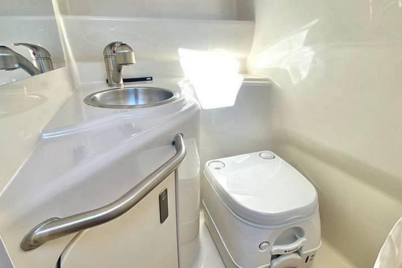 Стоимость яхты Sea Ray 240 Sundancer - SEA RAY