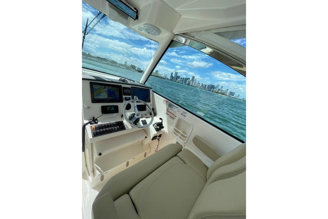 Лучшая цена на 2016 Pursuit DC 325 Dual Console