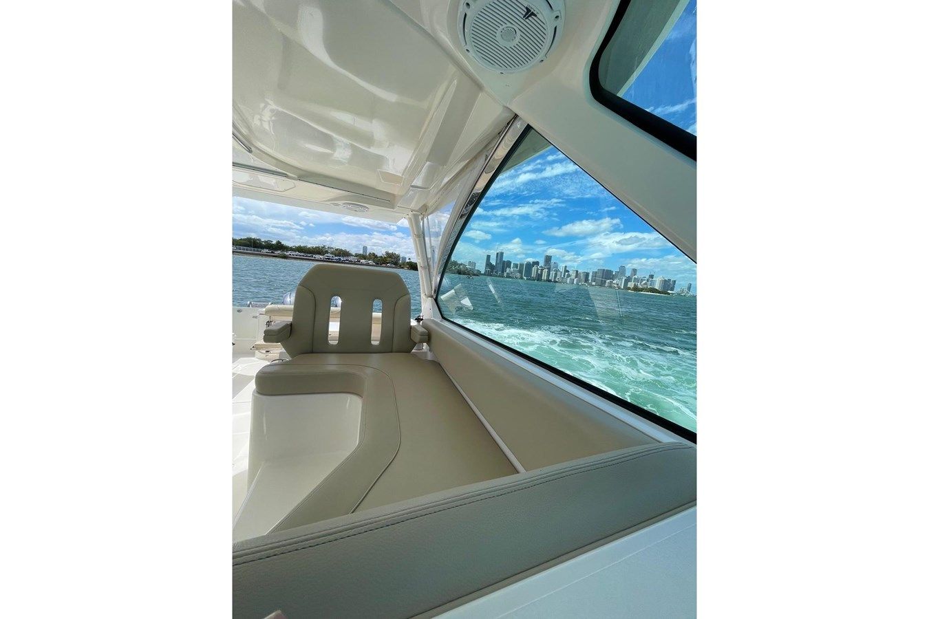 Лучшая цена на 2016 Pursuit DC 325 Dual Console 32