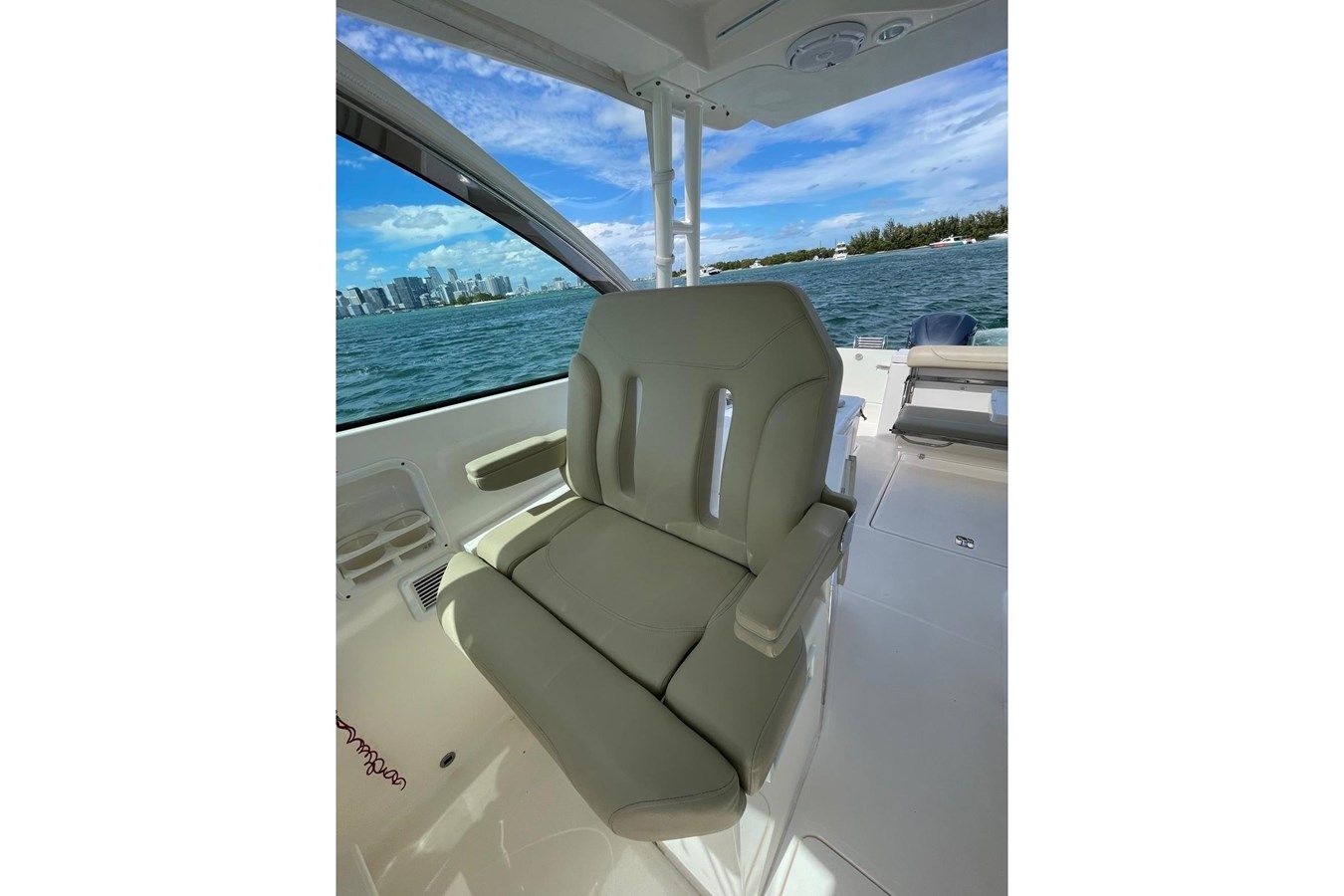 Продажа яхты 2016 Pursuit DC 325 Dual Console - PURSUIT BOATS