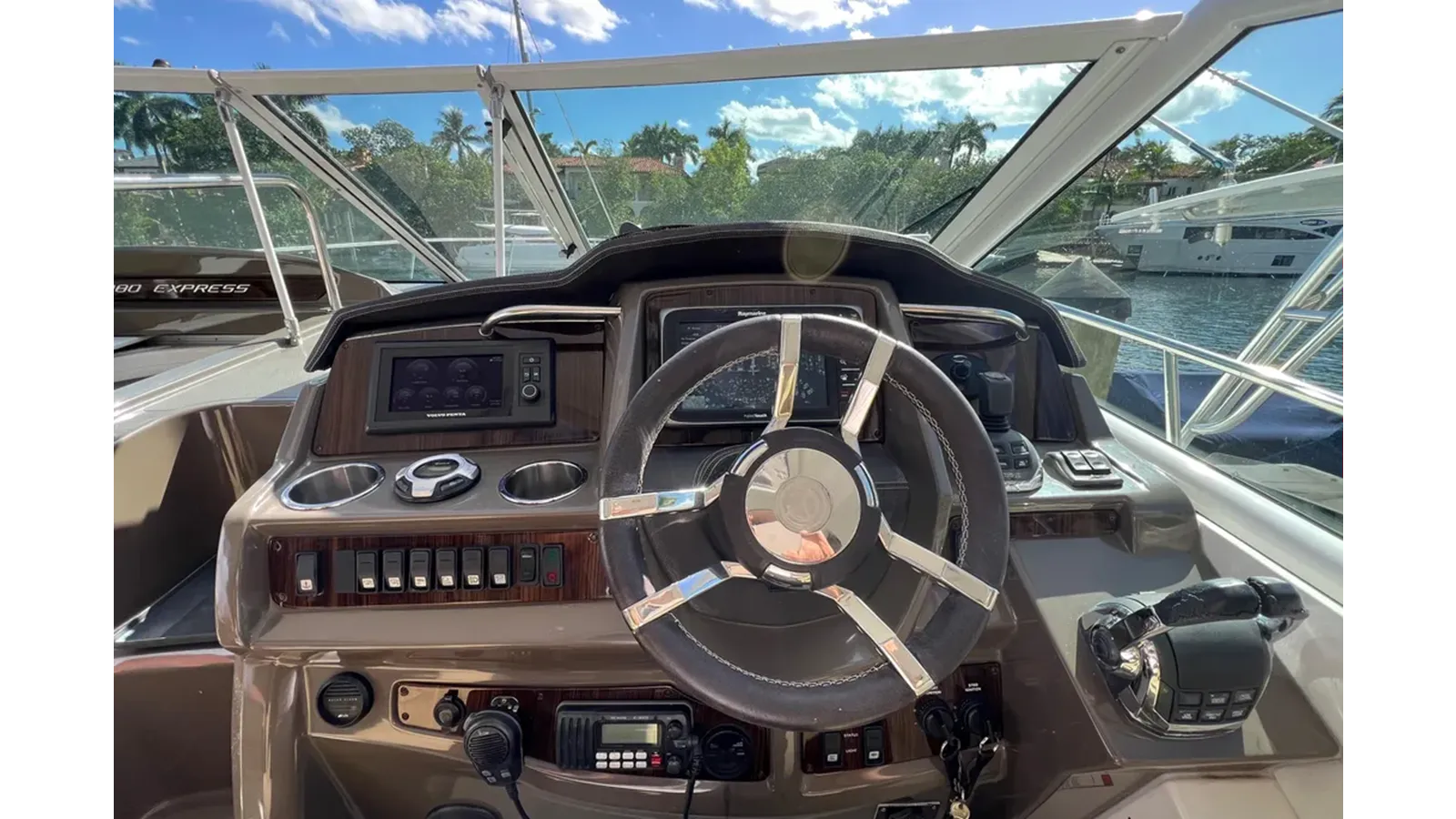 Стоимость яхты 2013 Cruisers Yachts 380 Express - Cruisers Yachts