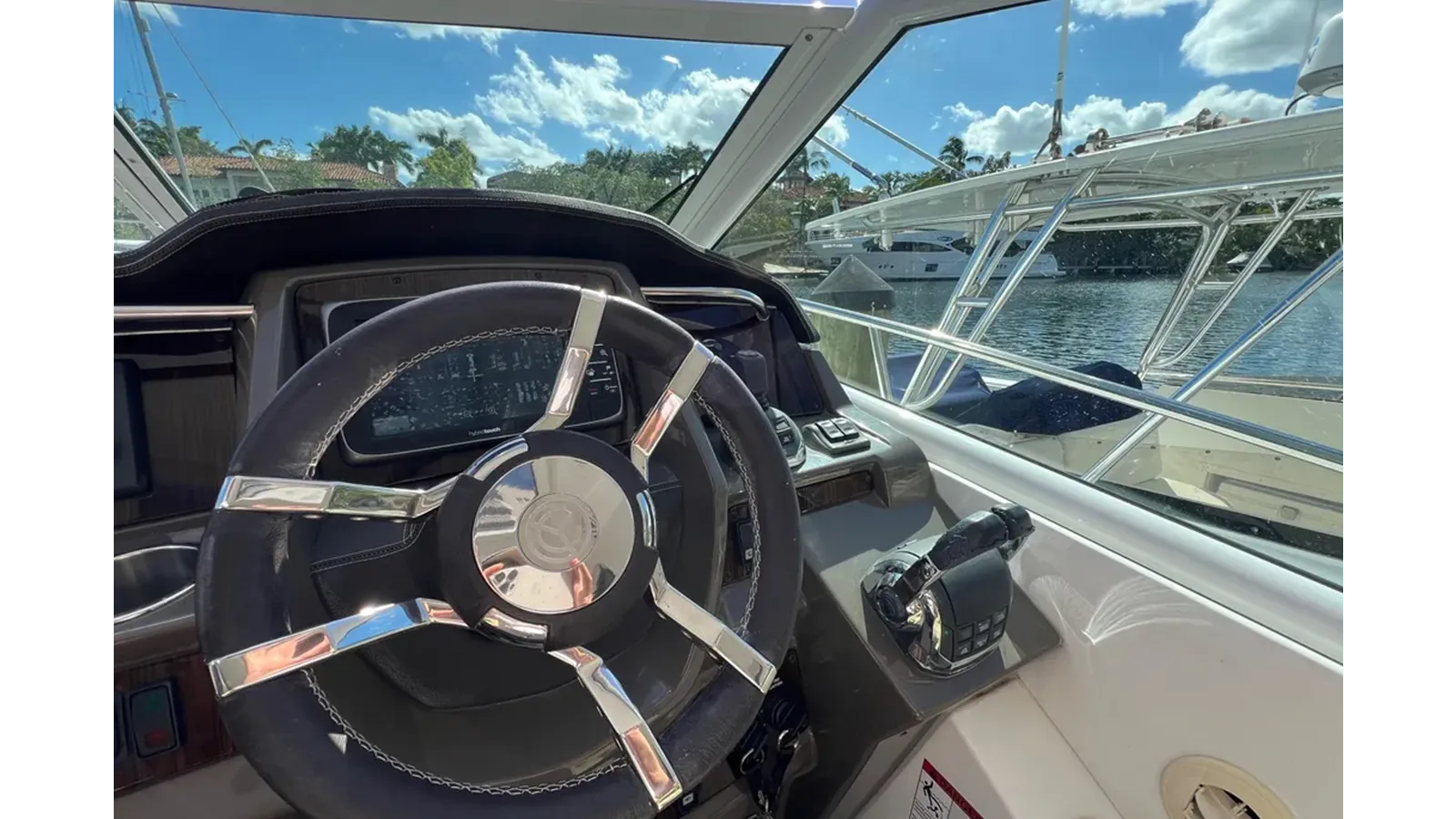 Купить 2013 Cruisers Yachts 380 Express 380 Express