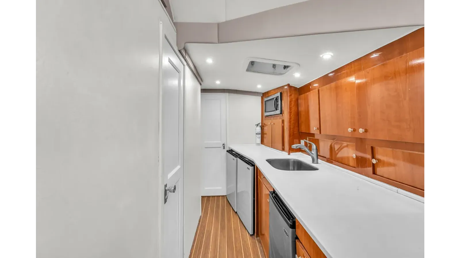 Продажа яхты 1978 Hatteras 42 Convertible 43