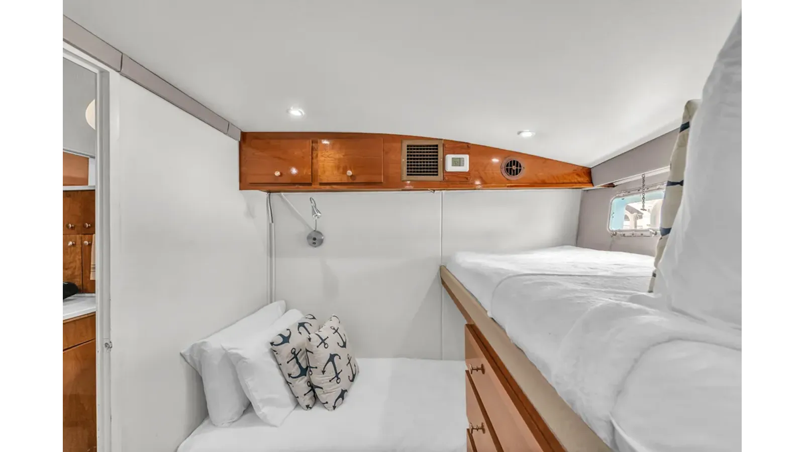 Купить яхту 1978 Hatteras 42 Convertible - Hatteras в Shestakov Yacht Sales