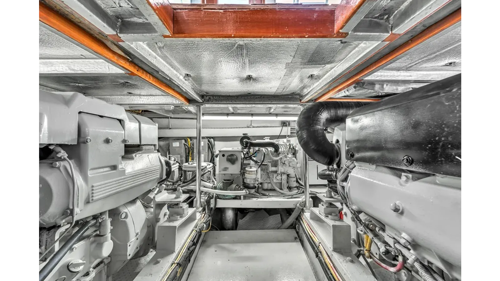 Купить яхту 1978 Hatteras 42 Convertible в Shestakov Yacht Sales