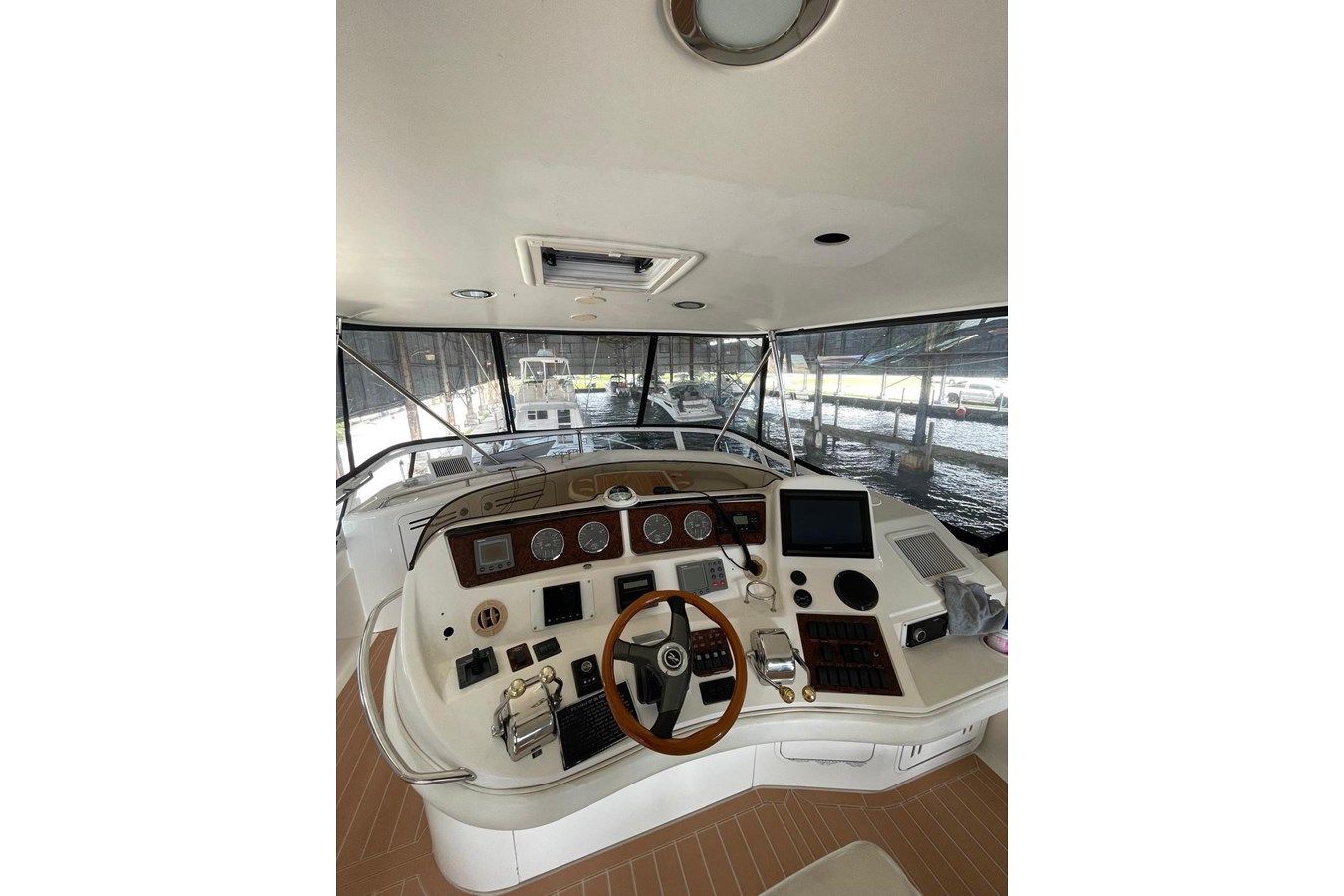 Купить яхту 2004 Sea Ray 480 Sedan Bridge 480 Sedan Bridge в Shestakov Yacht Sales