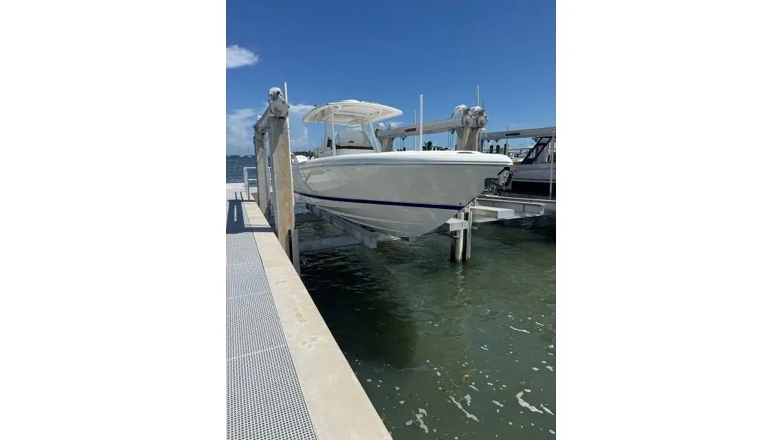 Лучшая цена на 2015 Intrepid 327 Center Console