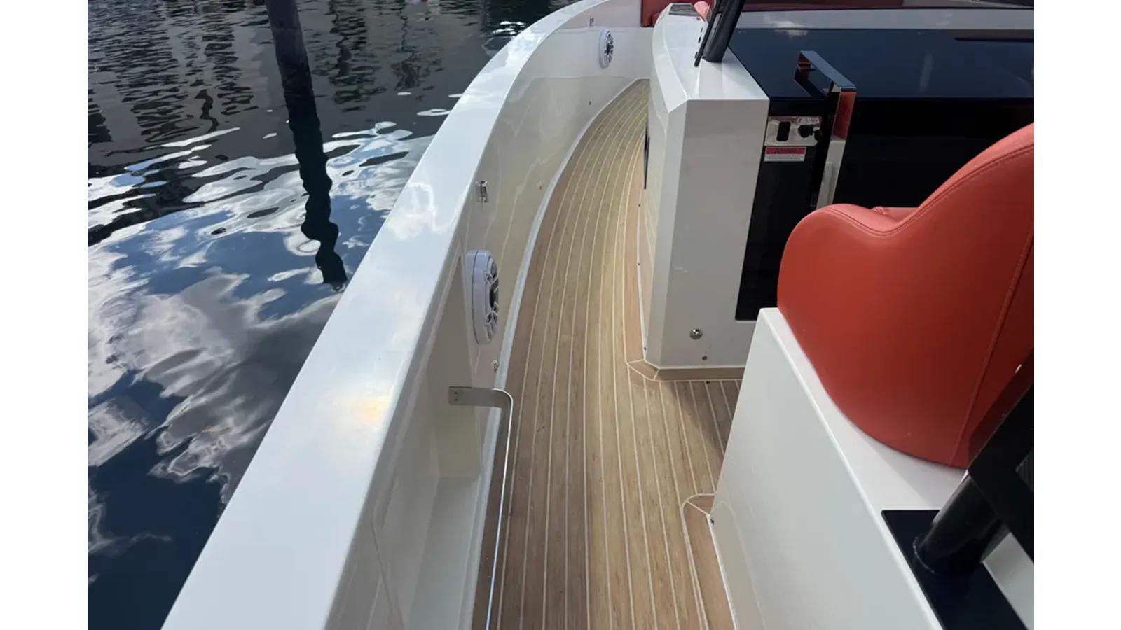 best yacht sales deals 3 amici - DE ANTONIO YACHTS