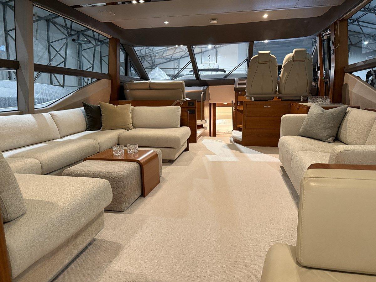 Купить PRINCESS 70 (P70078) 2018