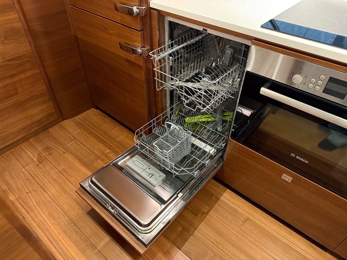 PRINCESS 70 (P70078) 69